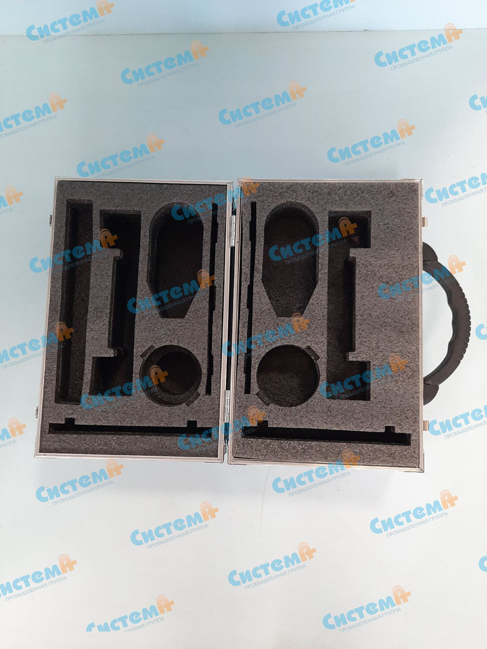 Металлический кейс с ложементом из НПЭ Металлический кейс с ложементом из НПЭ